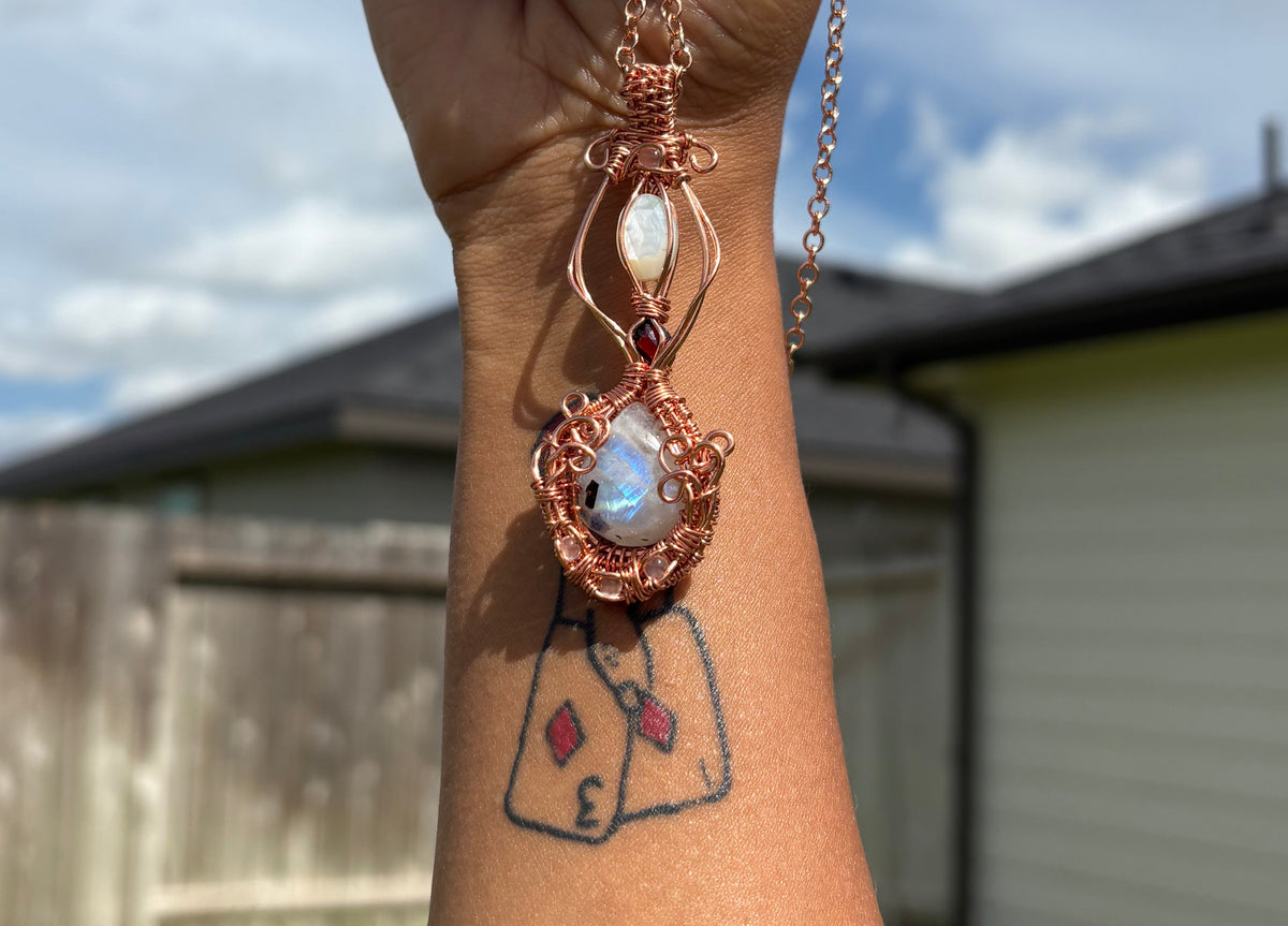 Mariselle Moonstone Pendant