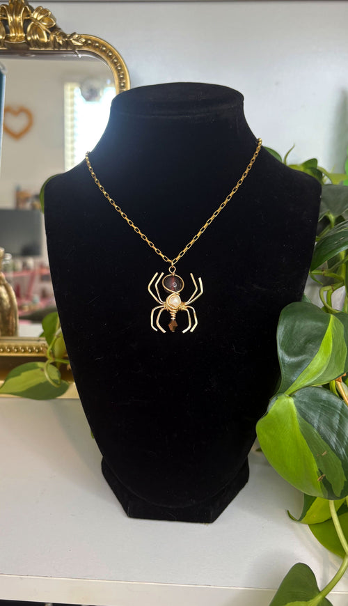 Agate Whispering Weaver Pendant
